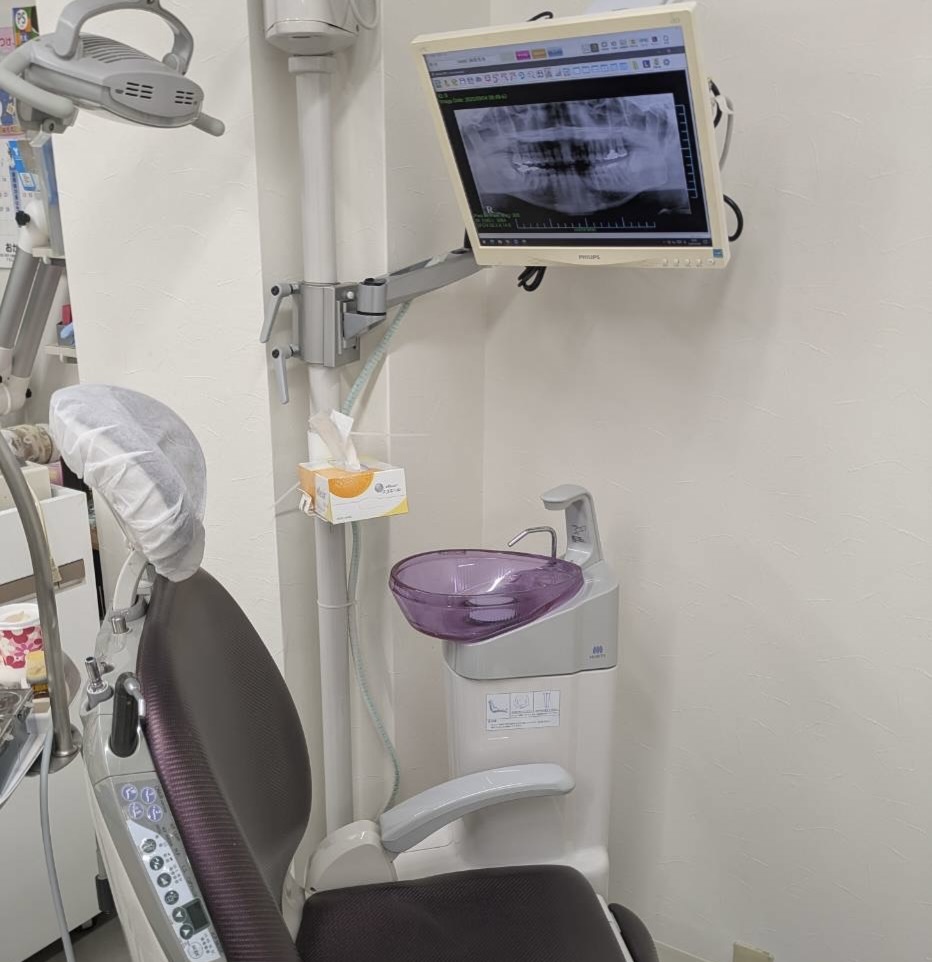 診療台とモニター